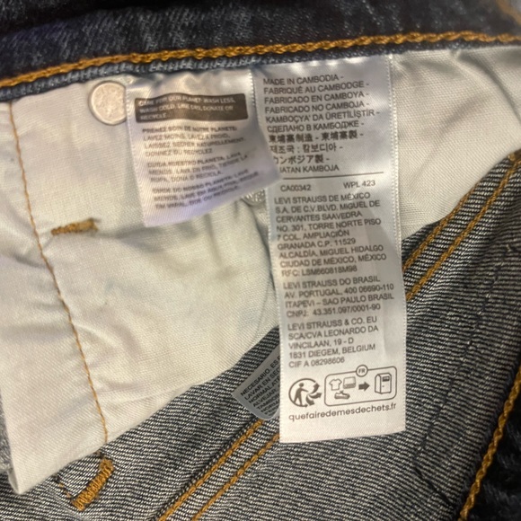 Levi 501 Shorts - Picture 4 of 5